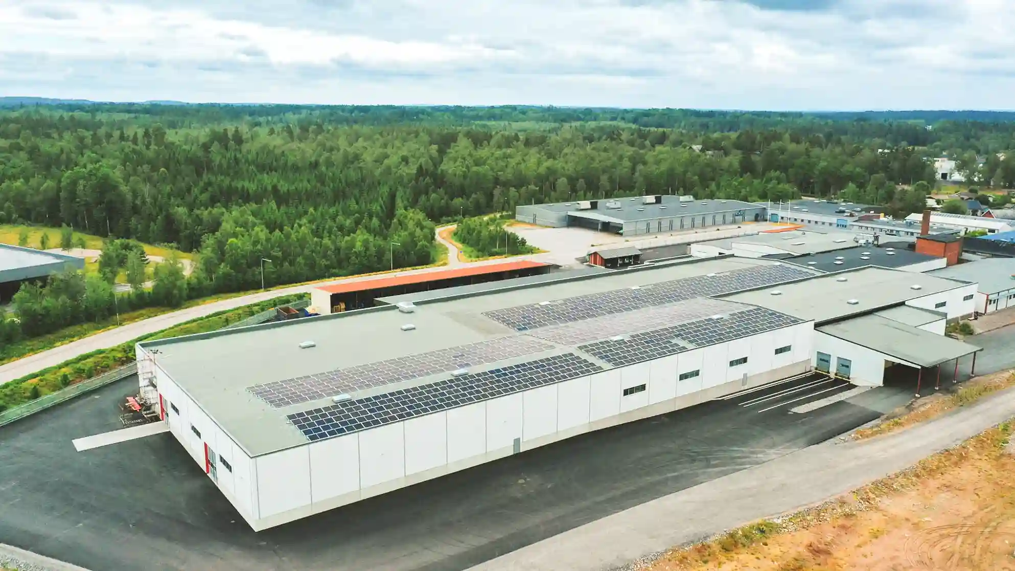 Företag med solceller på lagerlokal